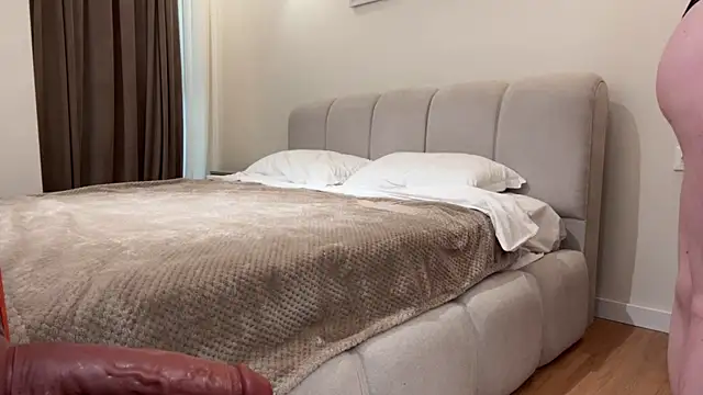 Kelly Berry   online show from September 15, 2025, 8:25 am