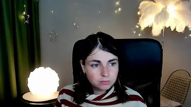 MartaEdams online show from December 17, 2025, 6:19 am