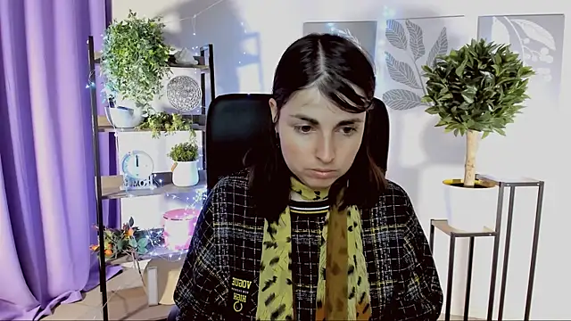 MartaEdams online show from April 8, 2026, 6:24 am