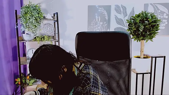 MartaEdams online show from April 14, 2026, 6:19 am