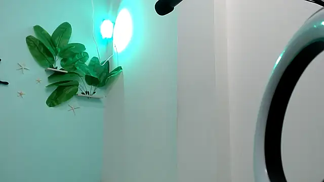 eladyrous98 online show from November 26, 2025, 1:28 am