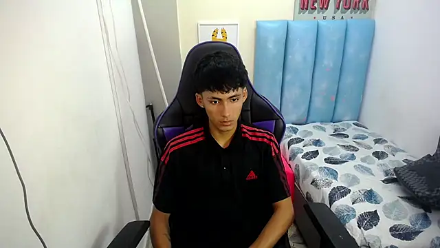 yiisu  online show from September 8, 2025, 6:29 pm