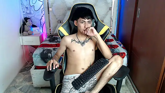 yiisu  online show from September 15, 2025, 6:08 pm