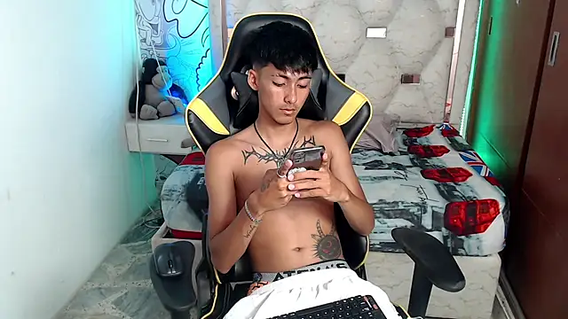 yiisu  online show from October 2, 2025, 6:15 pm