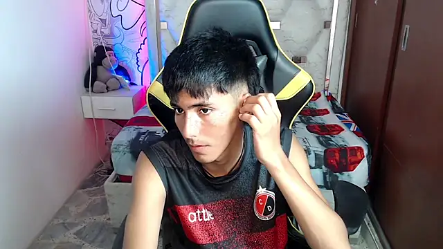 yiisu  online show from October 3, 2025, 6:16 pm