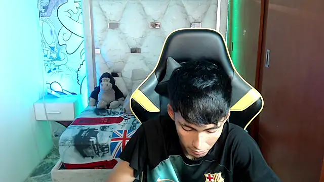 yiisu  online show from October 9, 2025, 6:06 pm