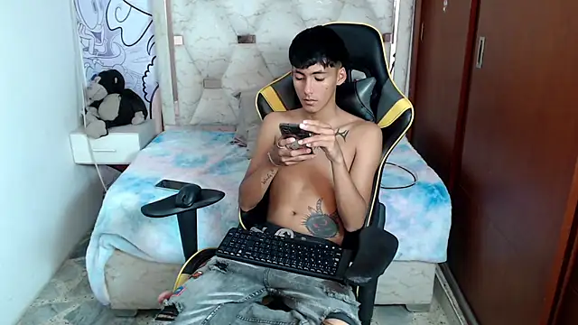 yiisu  online show from October 26, 2025, 12:22 pm