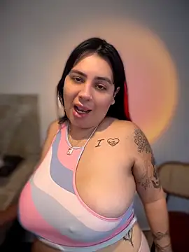 victoria amatista  online show from May 16, 2026, 3:33 pm