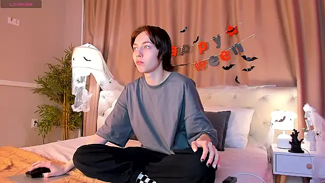 Snapshot of Skelerata chatting on October 27, 2025, 1:31 am Skelerata online show from October 27, 2025, 1:31 am