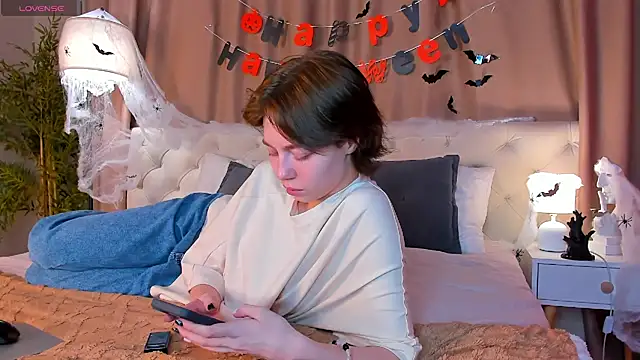 Snapshot of Skelerata chatting on October 28, 2025, 1:09 am Skelerata online show from October 28, 2025, 1:09 am