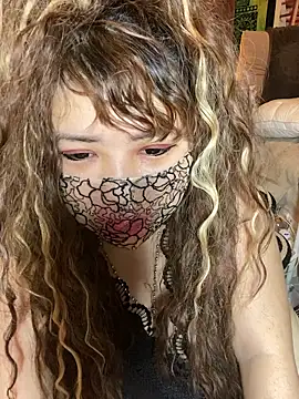 xoxLILxMELOxox online show from October 6, 2025, 4:15 pm