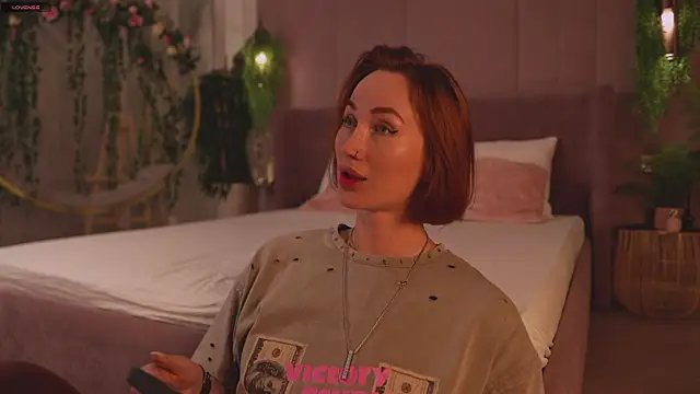 Serena Waldarf online show from November 8, 2025, 3:45 pm