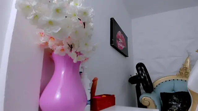 Snapshot of eimy_skinny_ chatting on January 17, 2026, 12:32 pm eimy skinny online show from January 17, 2026, 12:32 pm