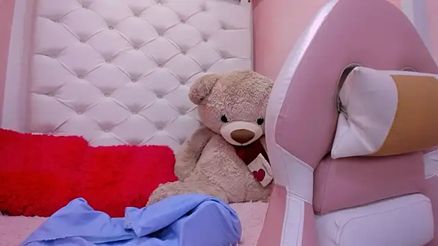 eimy skinny  online show from March 25, 2026, 1:28 pm