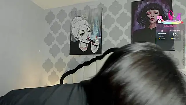 Snapshot of SarahMiler_ chatting on October 27, 2025, 8:02 pm SarahMiler online show from October 27, 2025, 8:02 pm