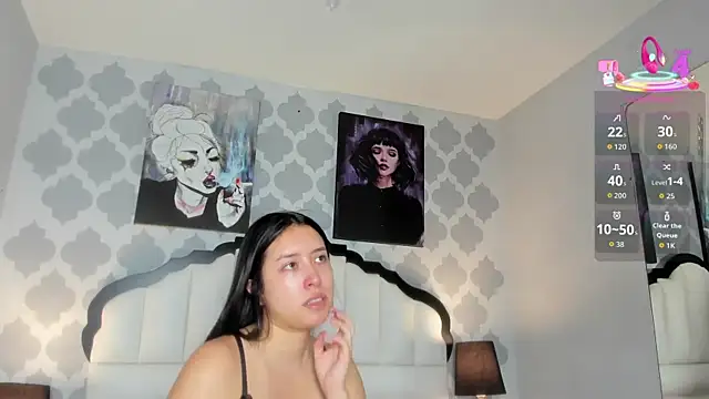 Snapshot of SarahMiler_ chatting on October 31, 2025, 7:48 pm SarahMiler online show from October 31, 2025, 7:48 pm