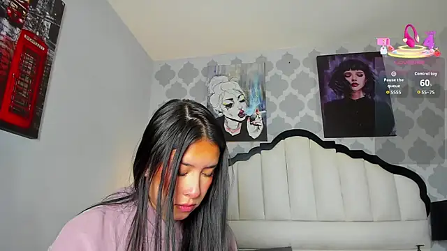 Snapshot of SarahMiler_ chatting on November 4, 2025, 7:46 pm SarahMiler online show from November 4, 2025, 7:46 pm