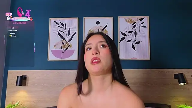 Snapshot of SarahMiler_ chatting on November 20, 2025, 7:46 pm SarahMiler online show from November 20, 2025, 7:46 pm