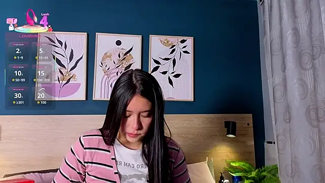 Snapshot of SarahMiler_ chatting on December 15, 2025, 5:39 pm SarahMiler online show from December 15, 2025, 5:39 pm