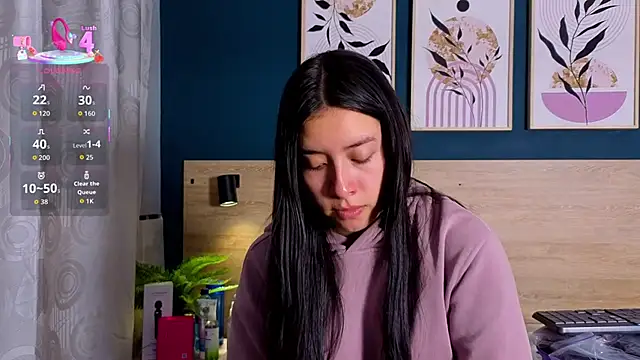 Snapshot of SarahMiler_ chatting on December 16, 2025, 8:47 pm SarahMiler online show from December 16, 2025, 8:47 pm