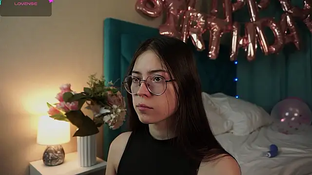 ywixos online show from February 26, 2026, 2:38 pm