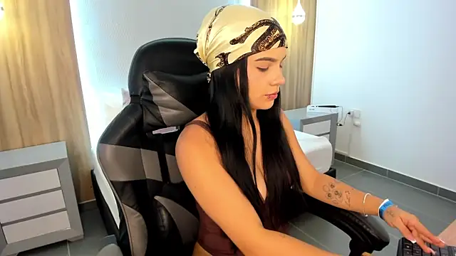 Snapshot of megara_x_ chatting on November 4, 2025, 2:10 am megara x online show from November 4, 2025, 2:10 am