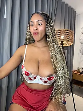 Snapshot of Mia_sweet80 chatting on January 16, 2026, 3:32 am Mia sweet80 online show from January 16, 2026, 3:32 am