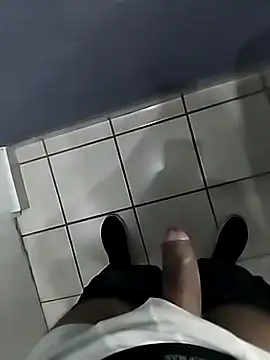 Snapshot of Leofj007 chatting on November 3, 2025, 5:47 pm Leofj007 online show from November 3, 2025, 5:47 pm