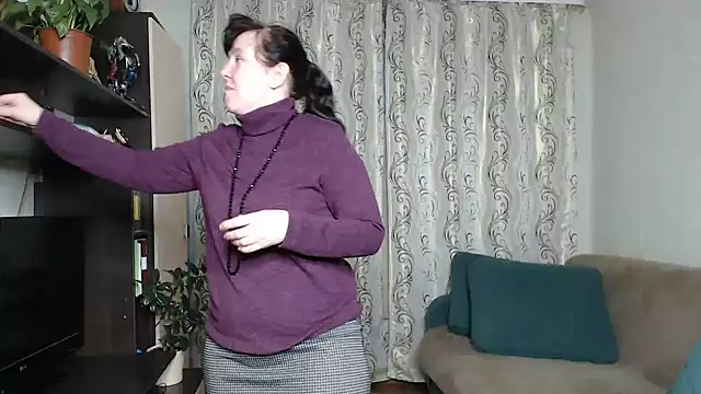 Illusionq online show from December 1, 2025, 4:39 am