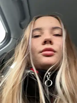 StephanieMur online show from October 7, 2025, 4:20 am