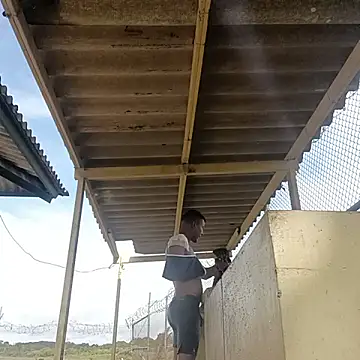 arnal32 online show from November 11, 2025, 1:33 pm