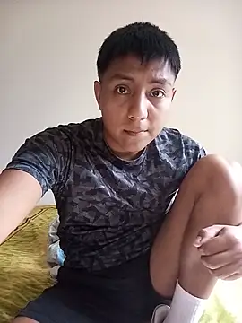 Snapshot of dereck14c chatting on July 29, 2026, 3:10 pm dereck14c online show from July 29, 2026, 3:10 pm