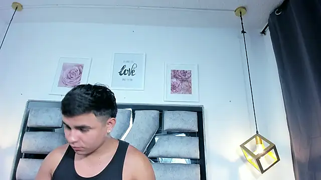 lianfox  online show from March 26, 2026, 12:11 pm