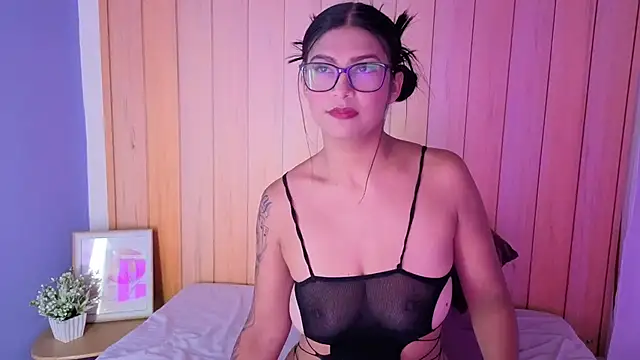 daphnevans online show from November 12, 2025, 3:29 am