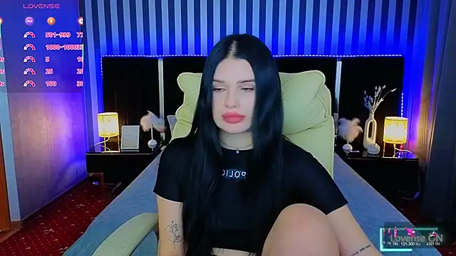 Neyla Charm online show from November 18, 2025, 2:43 pm