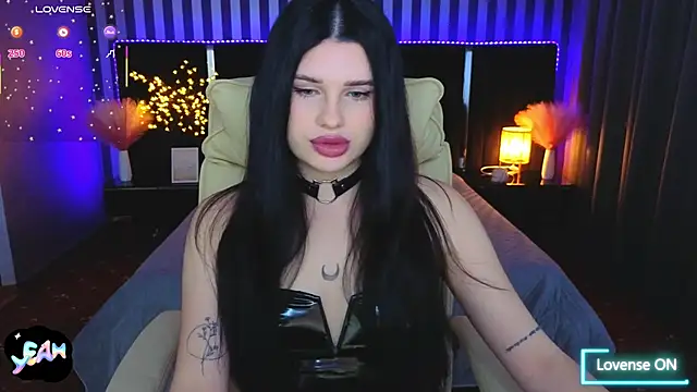 Snapshot of Neyla_Charm chatting on February 11, 2026, 8:03 pm Neyla Charm online show from February 11, 2026, 8:03 pm