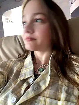 Snapshot of MichelleRoux chatting on September 15, 2025, 10:48 am MichelleRoux online show from September 15, 2025, 10:48 am