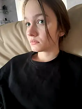 MichelleRoux online show from September 29, 2025, 12:10 pm