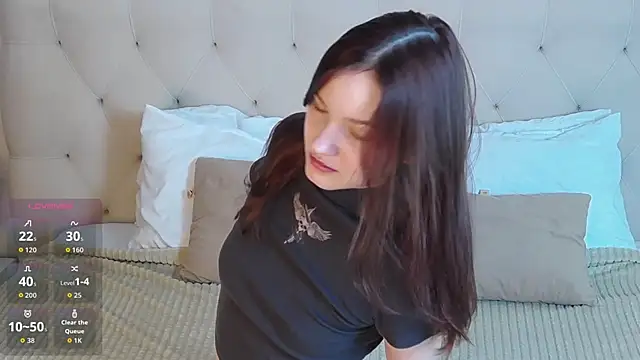 MichelleRoux online show from November 22, 2025, 11:31 am