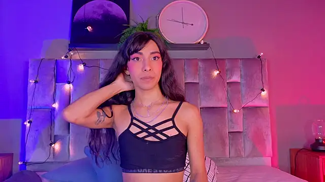 TiffValentinee  online show from October 18, 2025, 3:09 am