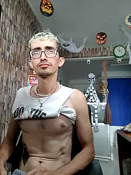 moorejhosua online show from October 21, 2025, 8:53 pm