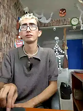 moorejhosua online show from October 26, 2025, 3:07 pm