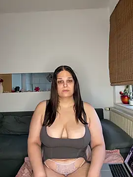 Snapshot of Katherine_Leyla chatting on May 27, 2026, 7:00 pm Katherine Leyla online show from May 27, 2026, 7:00 pm