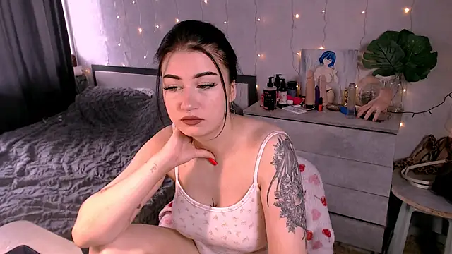 Snapshot of Katie_Kiss chatting on June 3, 2026, 7:44 am Katie Kiss online show from June 3, 2026, 7:44 am