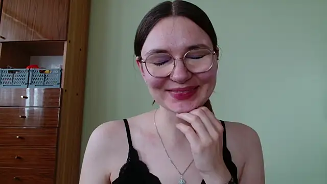 Snapshot of LooveELLYx chatting on May 8, 2026, 6:30 am LooveELLYx online show from May 8, 2026, 6:30 am