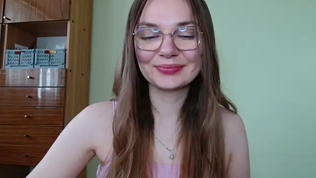 Snapshot of LooveELLYx chatting on May 14, 2026, 5:03 am LooveELLYx online show from May 14, 2026, 5:03 am