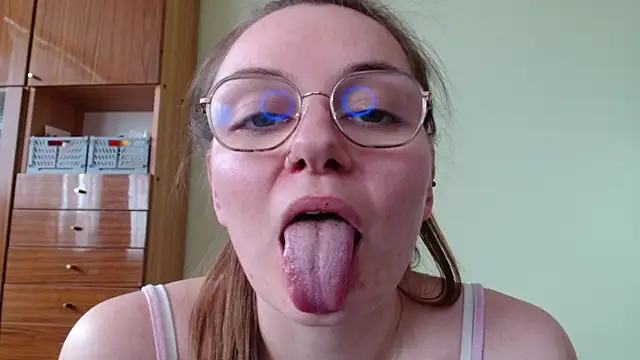 Snapshot of LooveELLYx chatting on May 22, 2026, 2:22 pm LooveELLYx online show from May 22, 2026, 2:22 pm