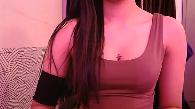 Snapshot of Tathiraa chatting on February 26, 2026, 7:24 pm Tathiraa online show from February 26, 2026, 7:24 pm