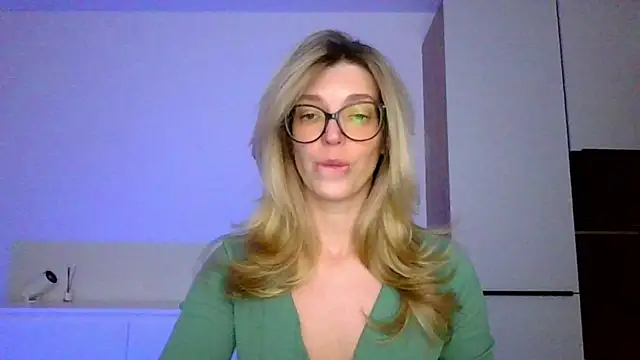 ms Adelina online show from September 18, 2025, 5:48 pm
