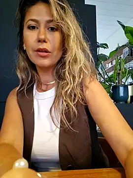 CelynaRoss online show from July 17, 2026, 7:19 pm